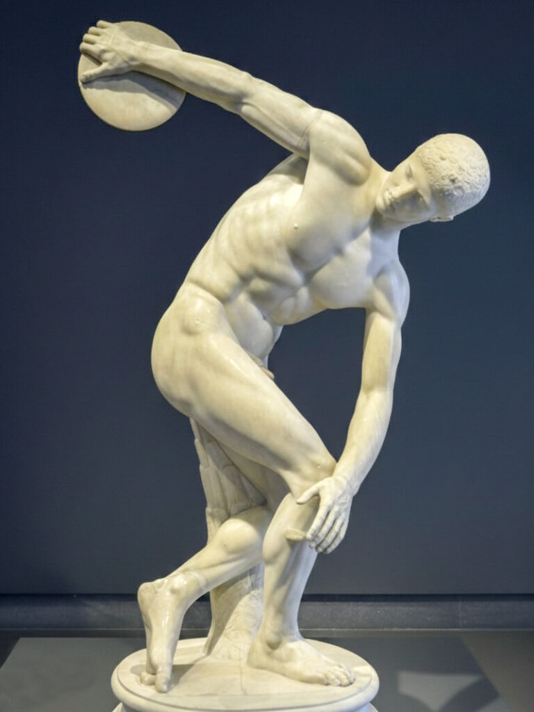 Scultura del Discobolo di Mirone raffigurante un atleta nudo nell’atto di lanciare il disco