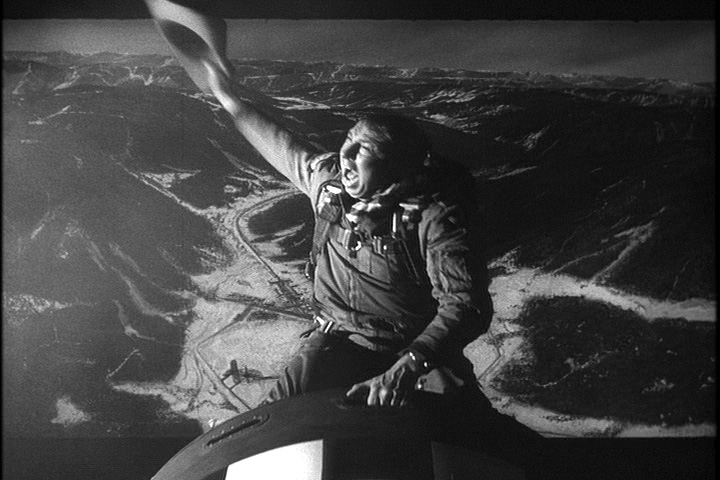 Major T. J. Kong cavalca una bomba nucleare nel film Dr. Strangelove di Stanley Kubrick