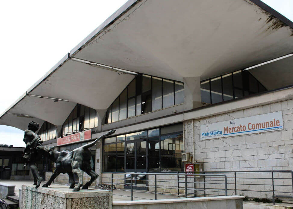 L’ex Mercato Comunale di Pietrasanta, oggi sede del Museo Igor Mitoraj, prima della trasformazione.